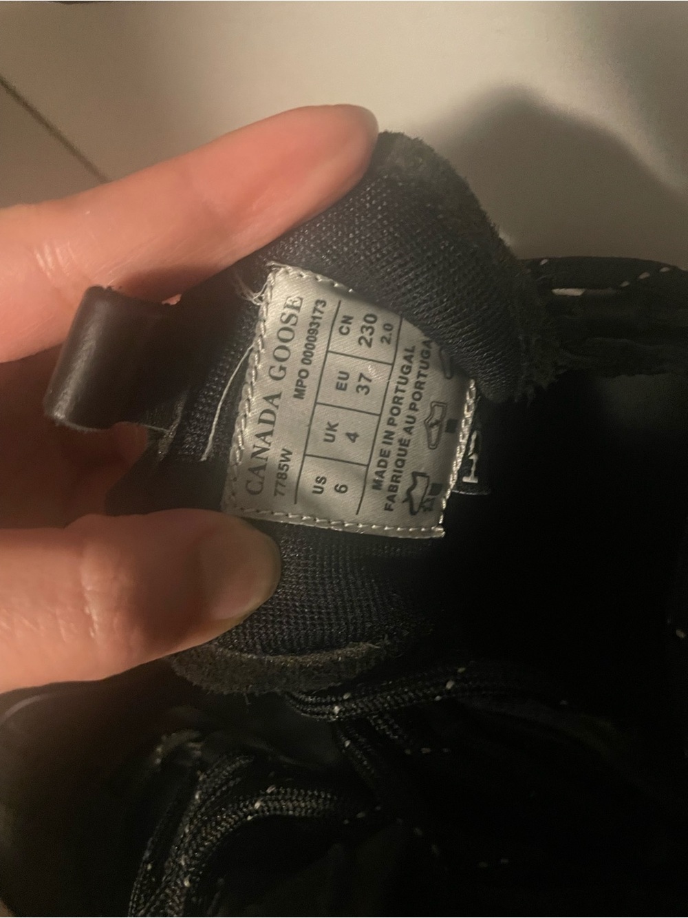 NEW Canada Goose Black and White Low-Top Sneakers - Picture 3 of 3